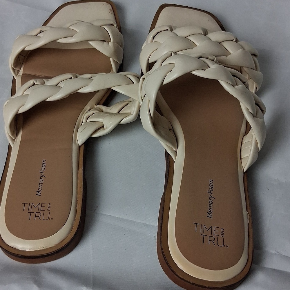 Time and Tru Women's Size 8 Sandals - Picture 4 of 5